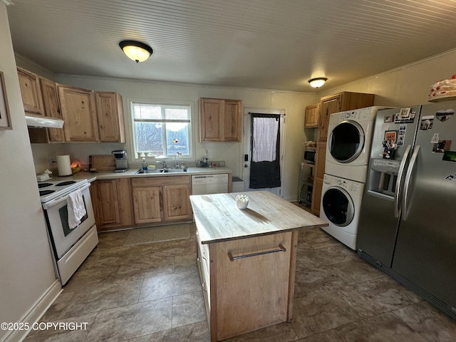 kitchen featuring stacked washer and dryer, a sink, a kitchen island, white appliances, and under cabinet range hood