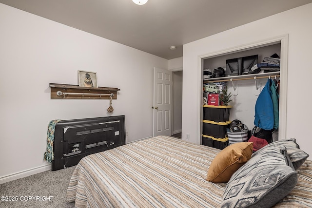 bedroom featuring carpet, baseboards, and a closet