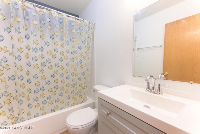 full bathroom with shower / tub combo with curtain, vanity, and toilet