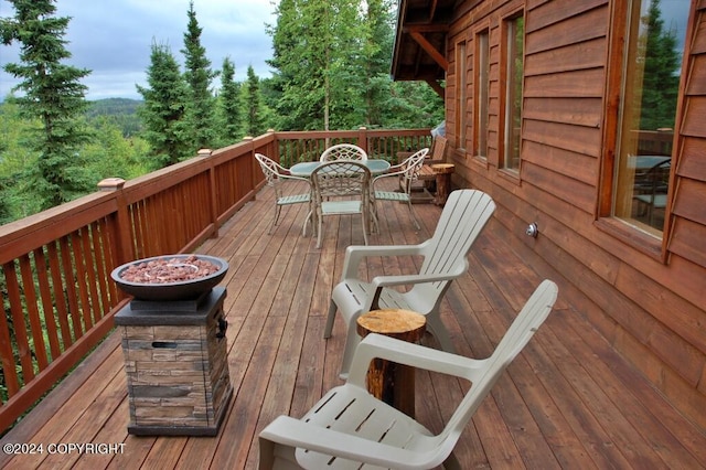 deck featuring outdoor dining space