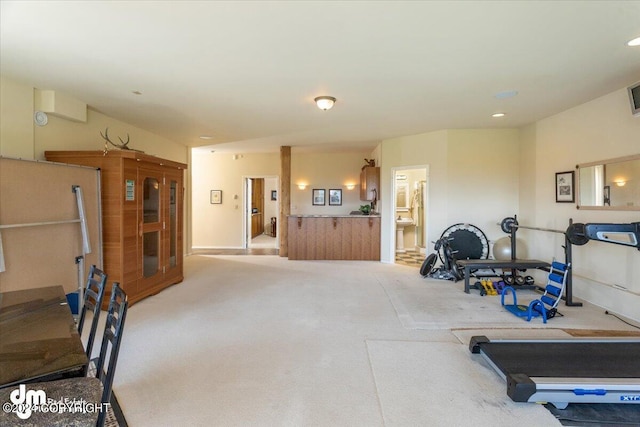 exercise room with carpet flooring