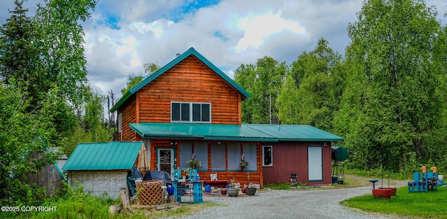 back of house featuring metal roof