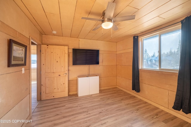 spare room featuring wooden ceiling, light wood-style flooring, and a ceiling fan