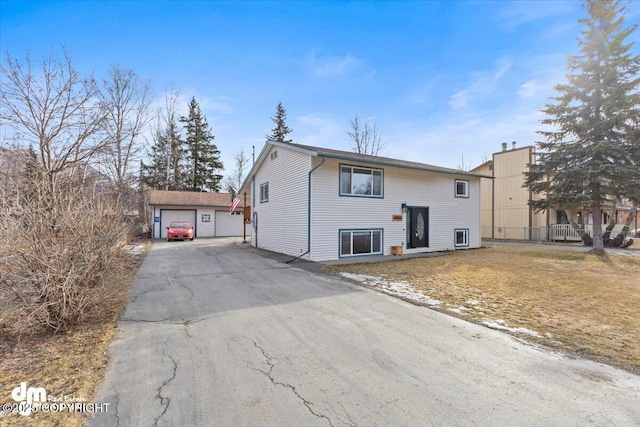 view of front of home featuring an outbuilding and a detached garage