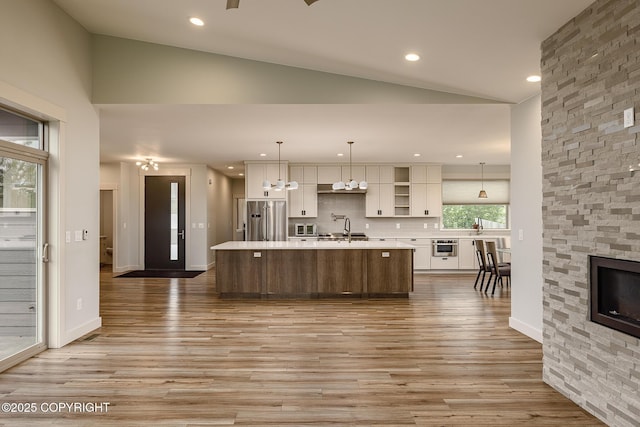 9475 E Spring Creek Cir, Wasilla, AK 99654 - kitchen featuring stainless steel appliances, a sink, light countertops, white cabinetry, and light wood-style flooring