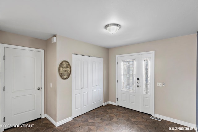 entryway with visible vents and baseboards