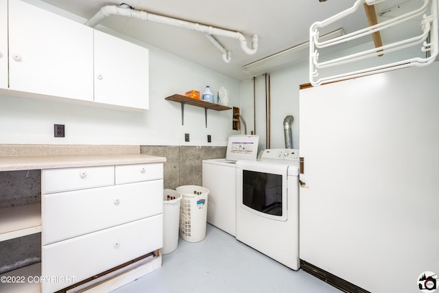 laundry room with cabinet space and washing machine and clothes dryer