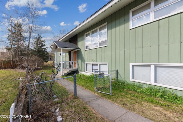 2752 W 42nd Ave Unit 4, Anchorage, AK 99517 - view of property exterior featuring a gate