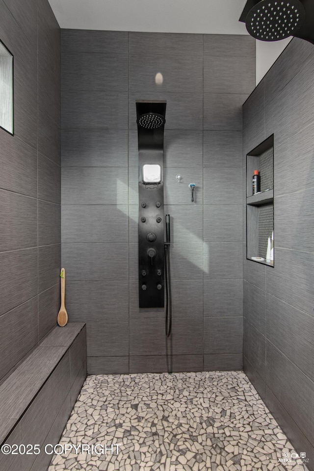 full bathroom featuring a tile shower