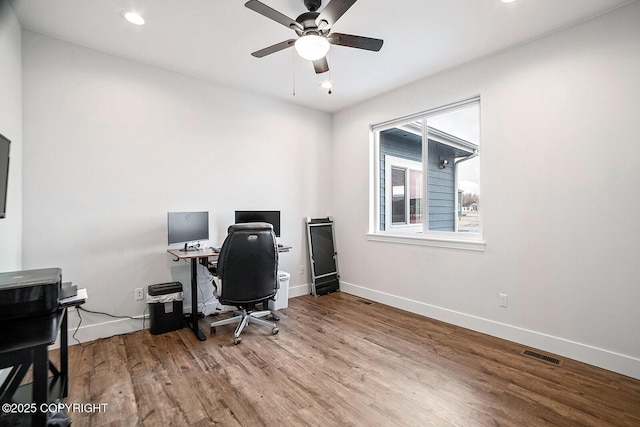 office with wood finished floors, baseboards, visible vents, recessed lighting, and ceiling fan