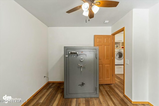 room details with ceiling fan, baseboards, washer / clothes dryer, and wood finished floors