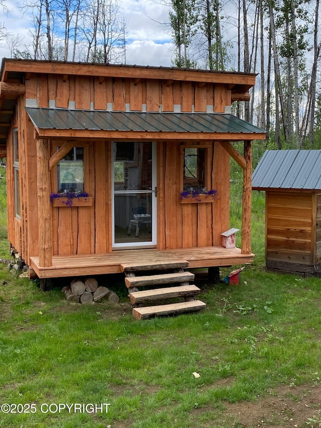 view of outdoor structure with an outdoor structure