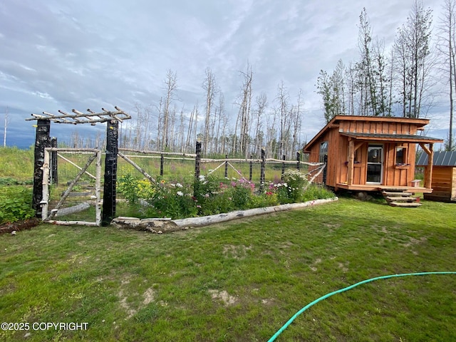 view of yard featuring an outbuilding and fence