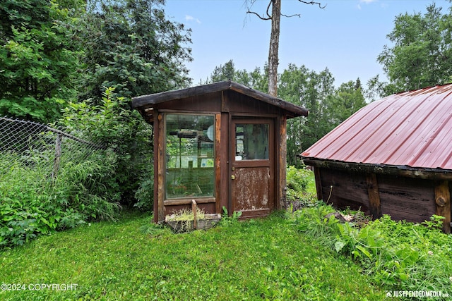 view of outdoor structure with an outdoor structure