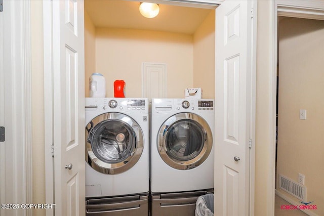 washroom featuring washing machine and clothes dryer