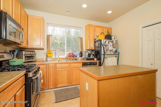 kitchen featuring stainless steel appliances, a sink, recessed lighting, a kitchen island, and light tile patterned floors
