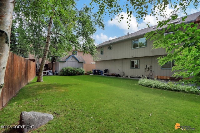 view of yard featuring fence