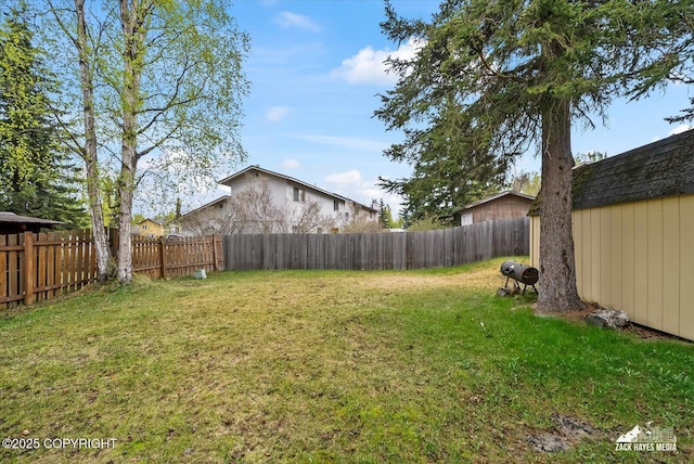 view of yard with a storage shed and an outdoor structure
