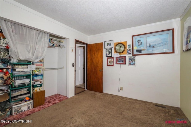 16500 E Smith Rd, Palmer, AK 99645 - interior space featuring carpet flooring, a textured ceiling, visible vents, and ornamental molding