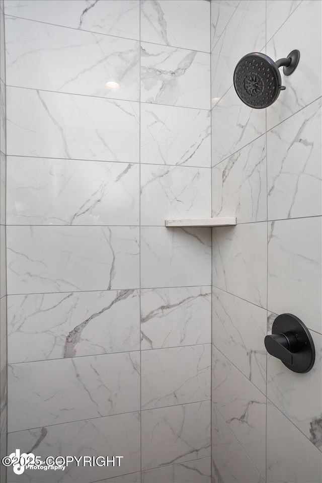 bathroom featuring tiled shower