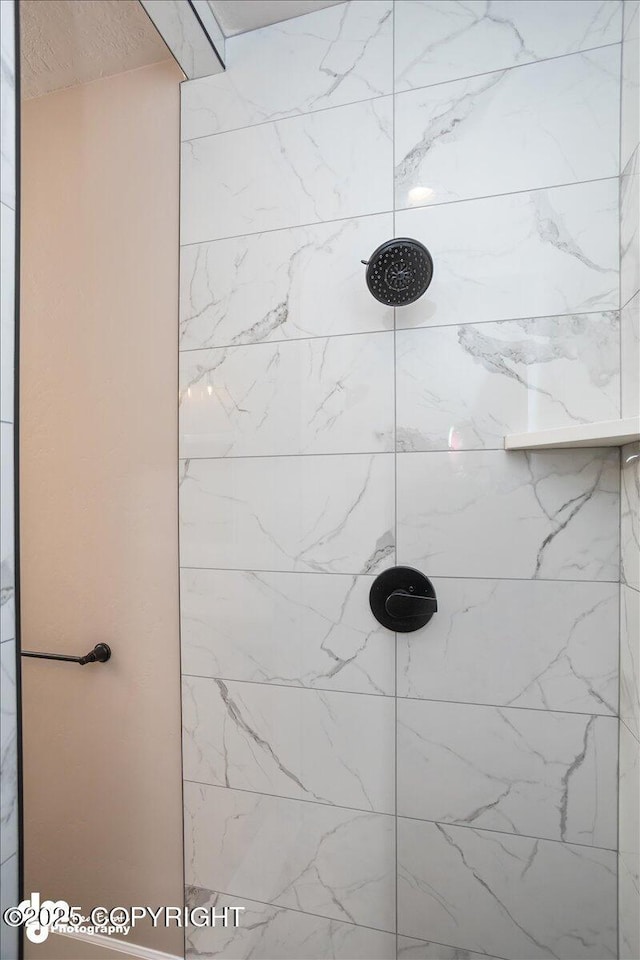 bathroom featuring tiled shower