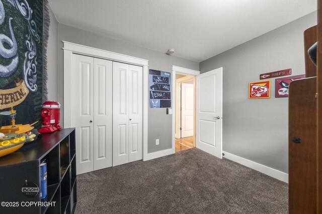 carpeted bedroom with baseboards and a closet