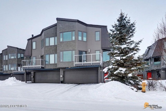 view of front facade featuring a garage