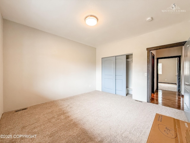 1340 N Rainbow Park Dr, Wasilla, AK 99623 - unfurnished bedroom featuring carpet flooring, visible vents, and a closet