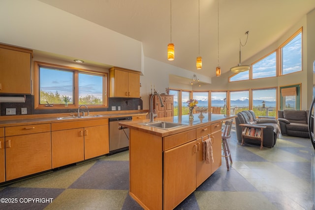 2435 Paradise Pl, Homer, AK 99603 - kitchen with dishwasher, a sink, decorative backsplash, a kitchen island with sink, and a towering ceiling