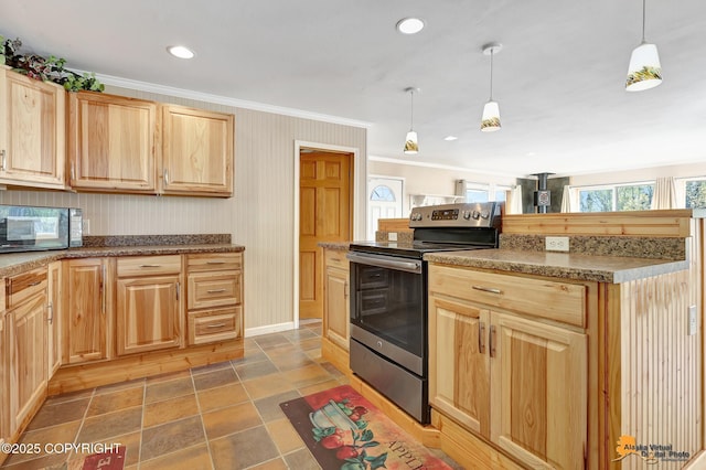 kitchen featuring electric range, light brown cabinetry, baseboards, crown molding, and pendant lighting