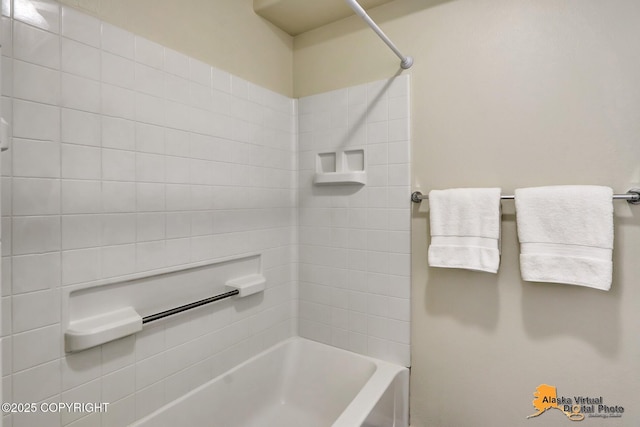 full bath with shower / tub combination