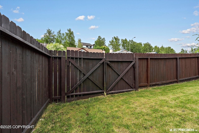 800 Howard Cir, Anchorage, AK 99504 - view of yard featuring a gate