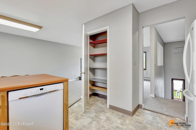 3211 Shamrock St, Anchorage, AK 99504 - view of pantry