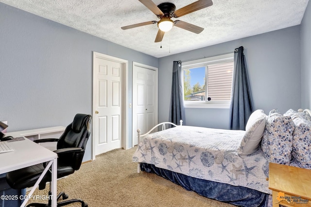 8980 Rendon Dr, Anchorage, AK 99507 - bedroom featuring carpet flooring, a textured ceiling, a desk, a ceiling fan, and a closet