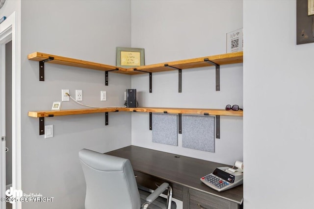 885 Soundview Ave, Homer, AK 99603 - office area with built in desk