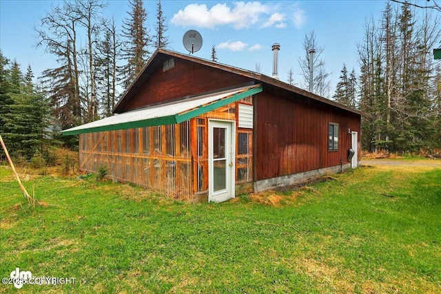view of side of property featuring a yard