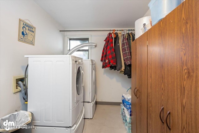 3669 Pullen Cir, Eagle River, AK 99577 - laundry area with independent washer and dryer and baseboards