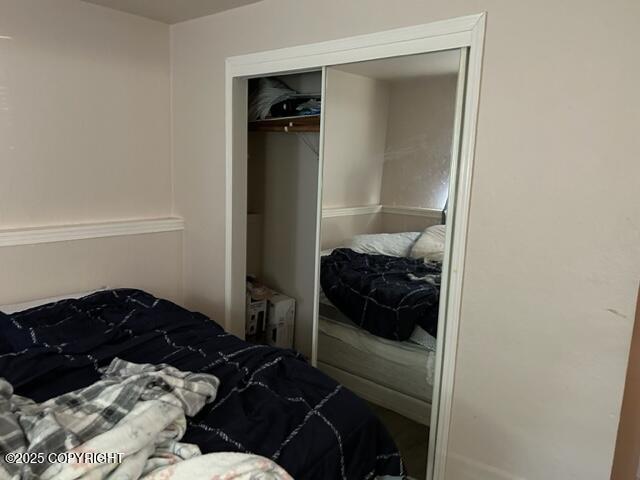 bedroom featuring a closet