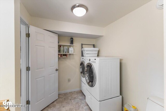 laundry area featuring independent washer and dryer, laundry area, and baseboards