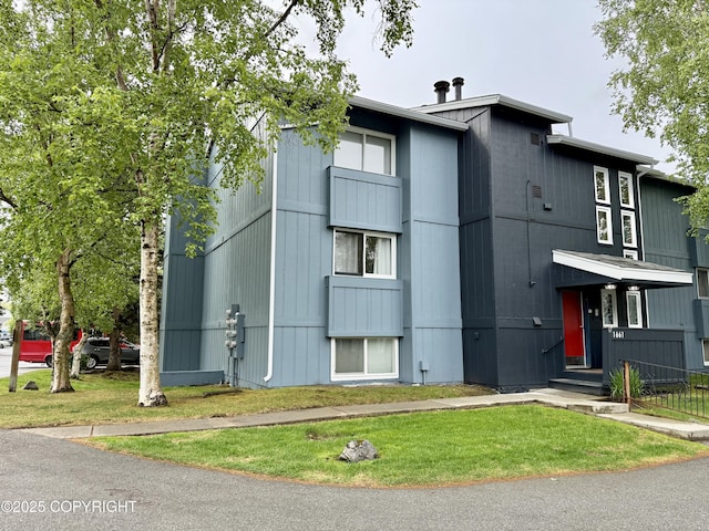 1615 Sitka St # 102, Anchorage, AK 99501 - view of front of house with a front yard