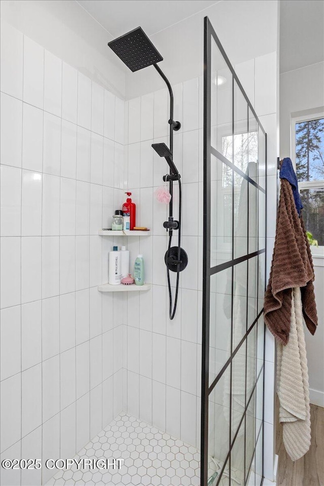 full bathroom featuring a tile shower