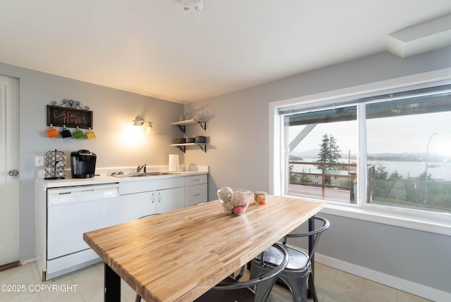 430 Washington St, Ketchikan, AK 99901 - dining room featuring baseboards