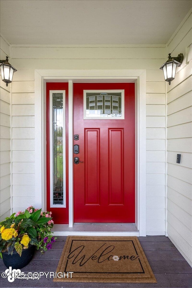 entrance to property featuring covered porch