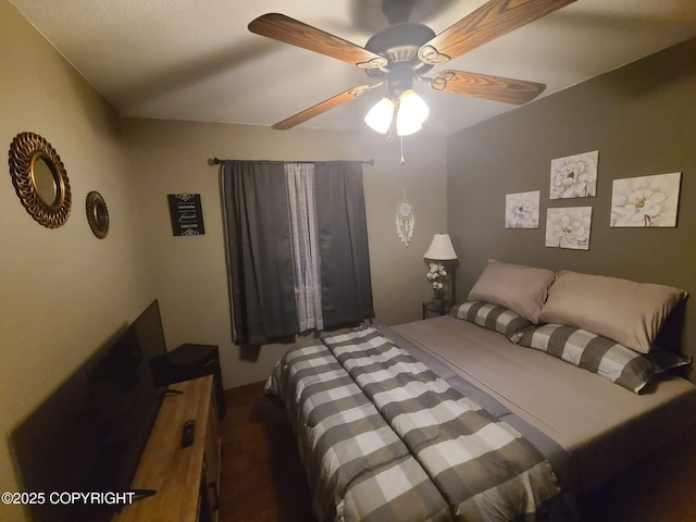bedroom with ceiling fan