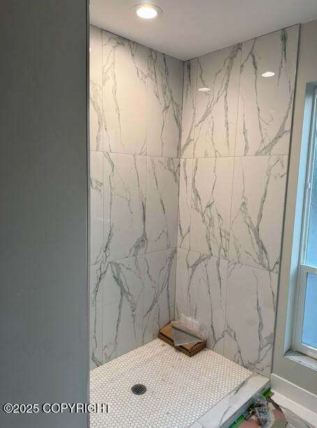 full bath featuring a marble finish shower, recessed lighting, and marble finish floor