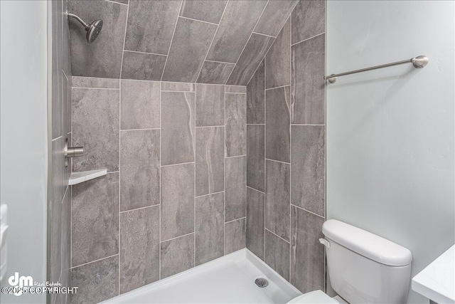 full bath featuring toilet and tiled shower