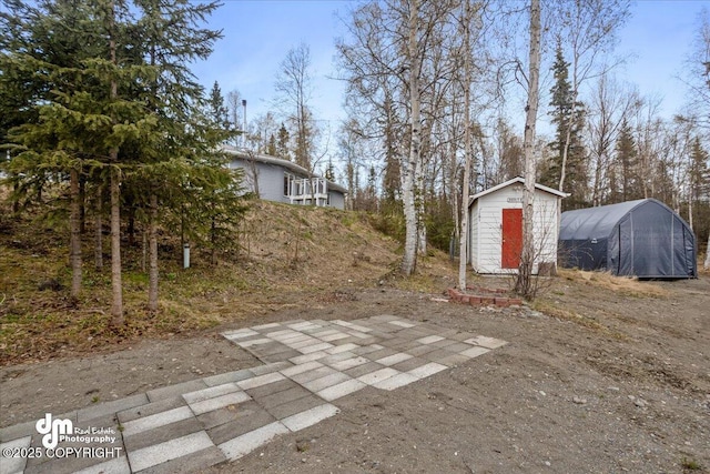 view of yard featuring an outbuilding and a shed