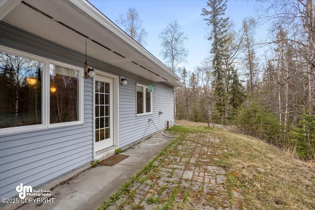 view of yard featuring a patio
