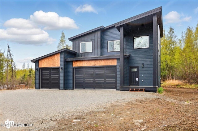 view of front of house with driveway