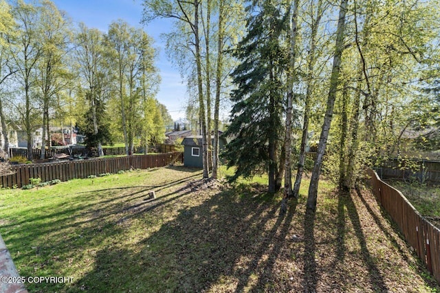 906 Lancaster Dr, Anchorage, AK 99503 - view of yard